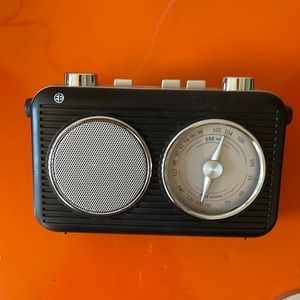 Radio AM FM 8 inch by 5 inc